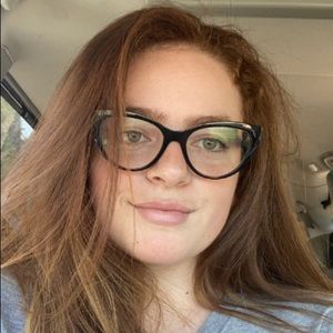 Meet your Posher, Liora